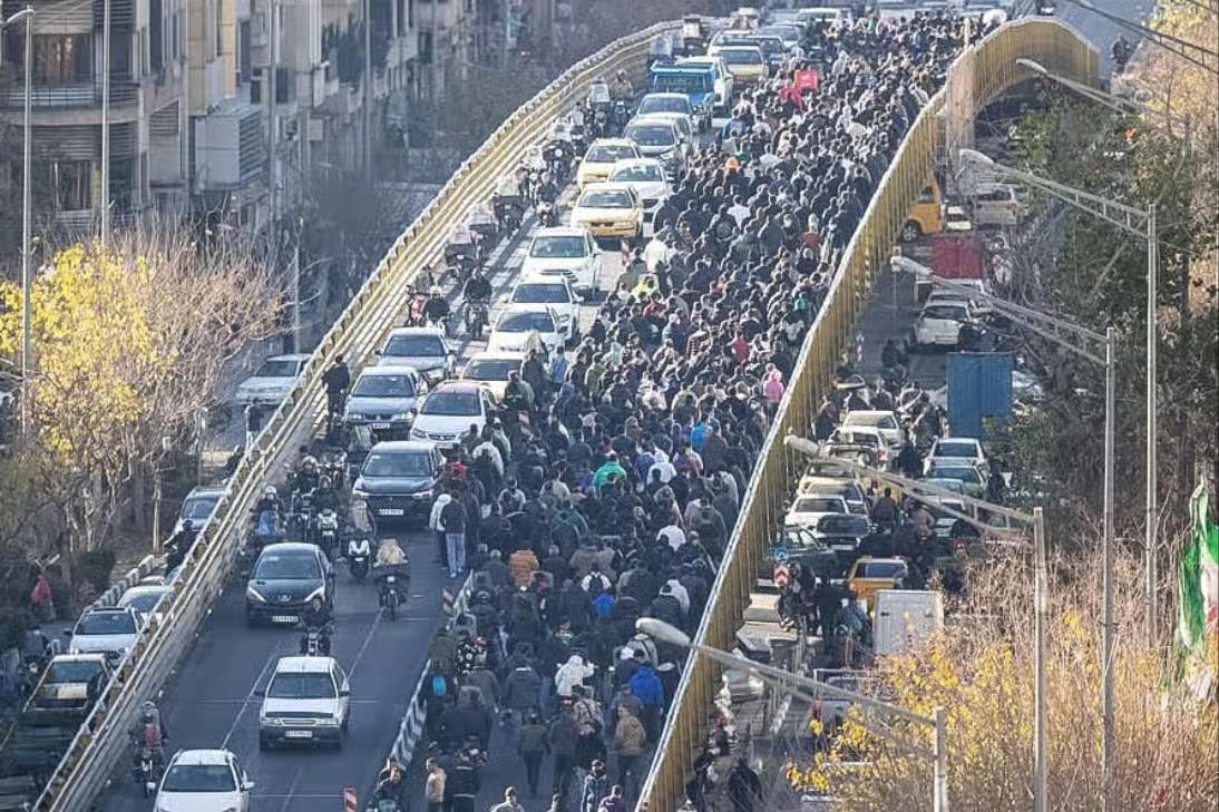 لە نێوان بەربەست و دەرفەتدا: نیکفەر باسی چی دەکات، لە بنبەستی سیستەمەوە تا ئەگەری ڕزگاری؟